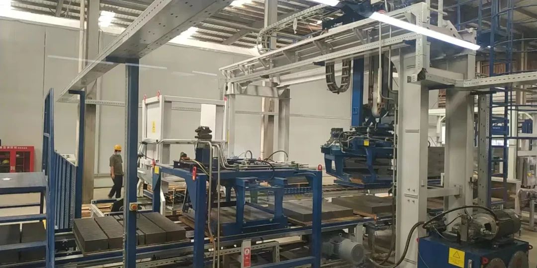 現(xiàn)場直擊丨ZN1200S全自動生態(tài)砌塊生產(chǎn)線進(jìn)入試生產(chǎn)階段，助力疫情后華中市政建設(shè)全速發(fā)展