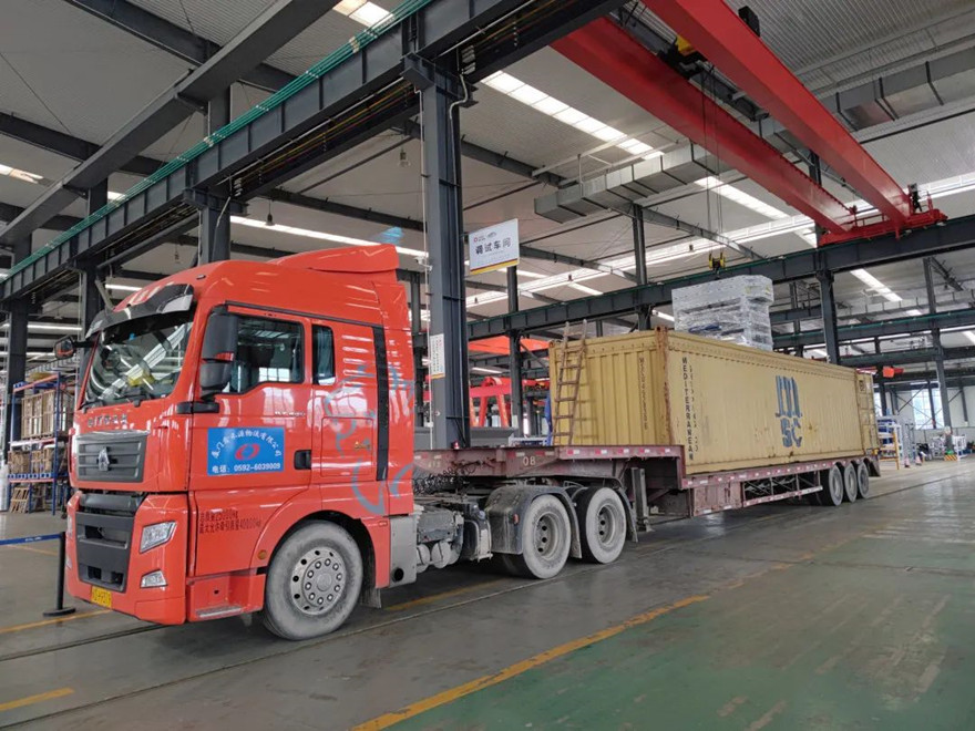 項目發(fā)貨|泉工股份ZN1200S全自動生態(tài)砌塊成型機生產(chǎn)線發(fā)貨俄羅斯