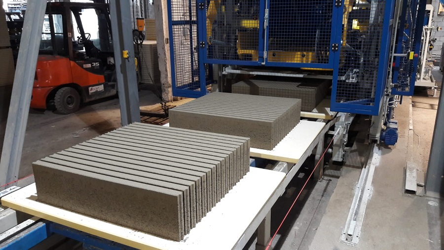 Tlakovci Podlesnik 再購第七套混凝土制磚系統