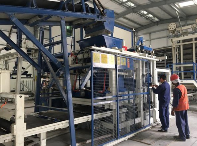 閃耀一帶一路！巴林王國老客戶再購泉工磚機(jī)全線！