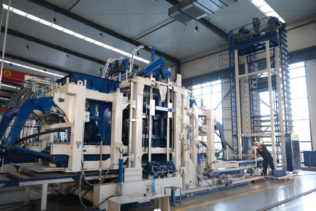 整裝待發(fā)，泉工又一生產(chǎn)線進(jìn)入發(fā)貨前調(diào)試階段，助力華中城市提速發(fā)展