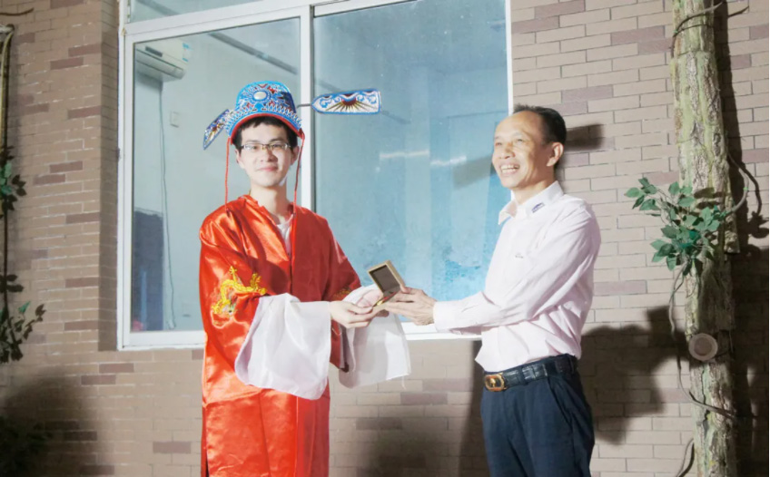 黨建進(jìn)行時(shí)：“泉心全意，工力同心”博餅活動(dòng)凝聚人心，和諧友愛(ài)！